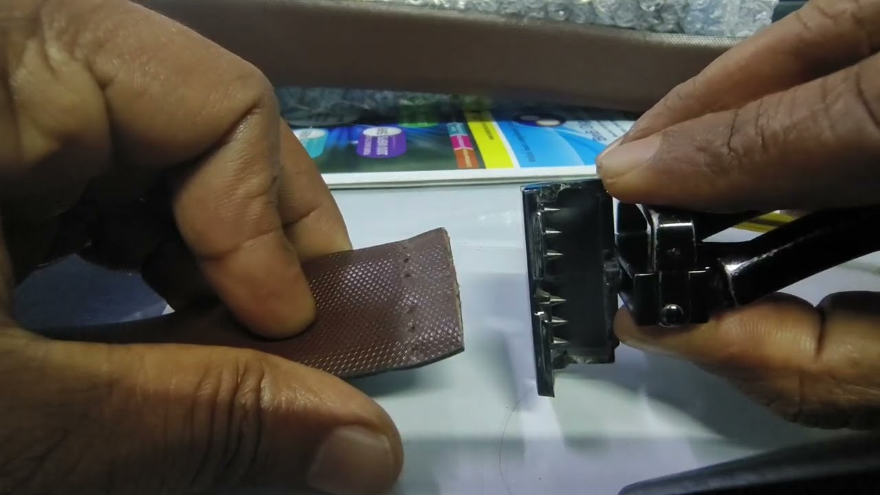 How to open a belt buckle