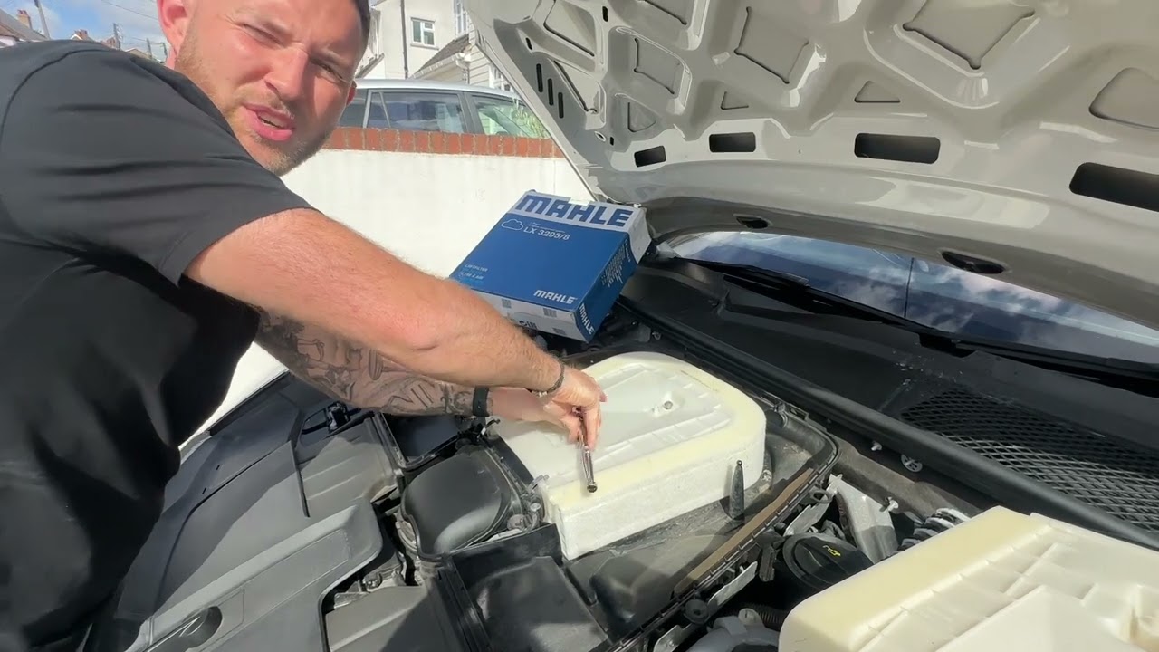 How to change air filter on Porsche Cayenne Turbo S 4.0 V8 engine EA825 (9y0 2018-2025)