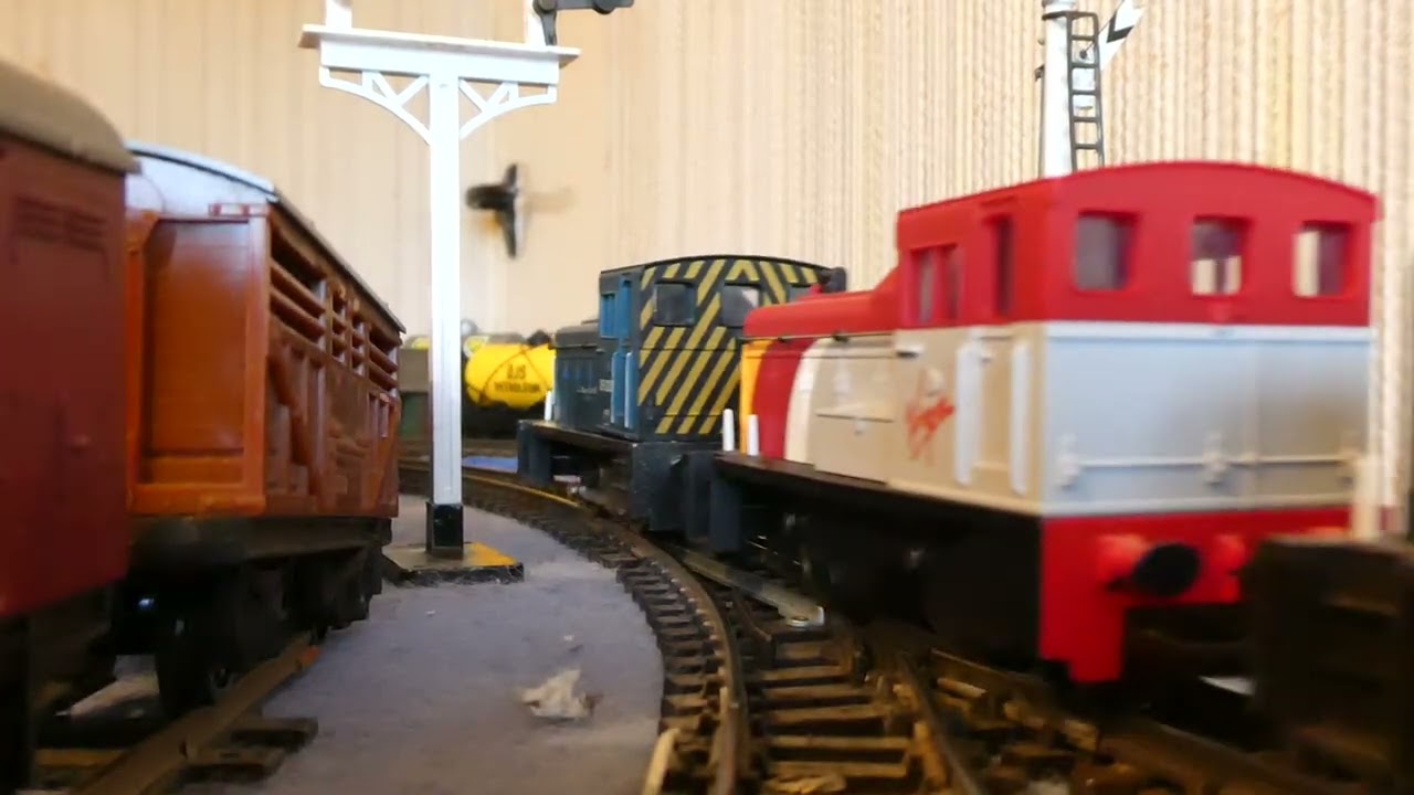 TRIANG OR LIMA OR AIRFIX OR BACHMANN OR MAINLINE MODEL RAILWAY ROLLING STOCK RUN TWO 130326