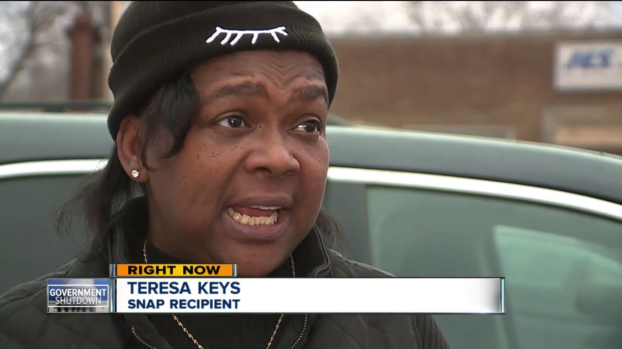 As government shutdown lingers, concern grows for SNAP recipients, food banks