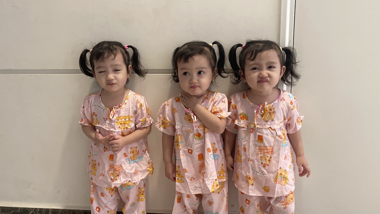 Ba bé sinh ba không được đi chơi Tết, cùng mẹ xuống công viên đi dạo | BA NÀNG TIÊN