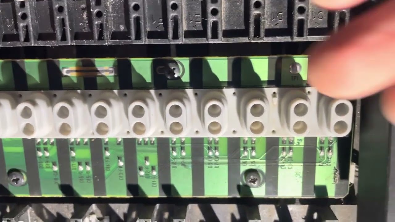 Mantenimiento de reparación Yamaha motif xf6 de corazón Serrano  EKS lima peru