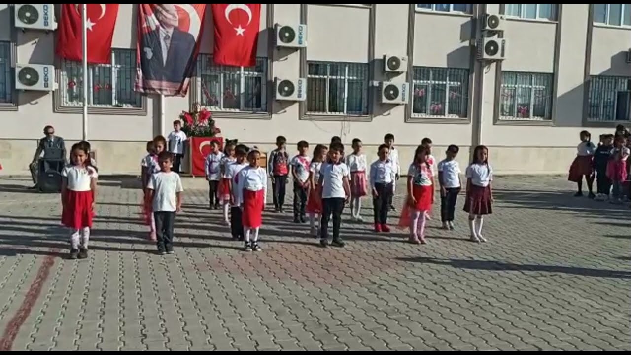 Kaş-Kınık Mehmet Akif Ersoy İlkokulu 2/B 29 Ekim Gösterisi