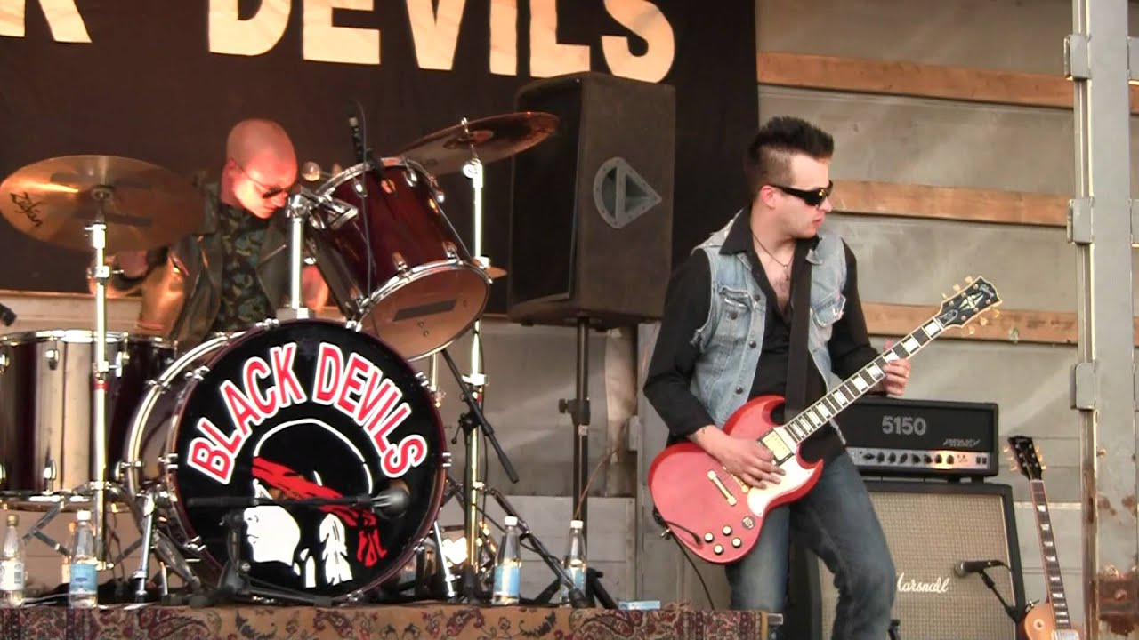 Find a Lady    -   Black Devils