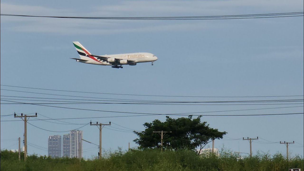 เครื่องบินลงจอดที่สนามบินสุวรรณภูมิ Landing at Suvarnabhumi Airport (BKK)