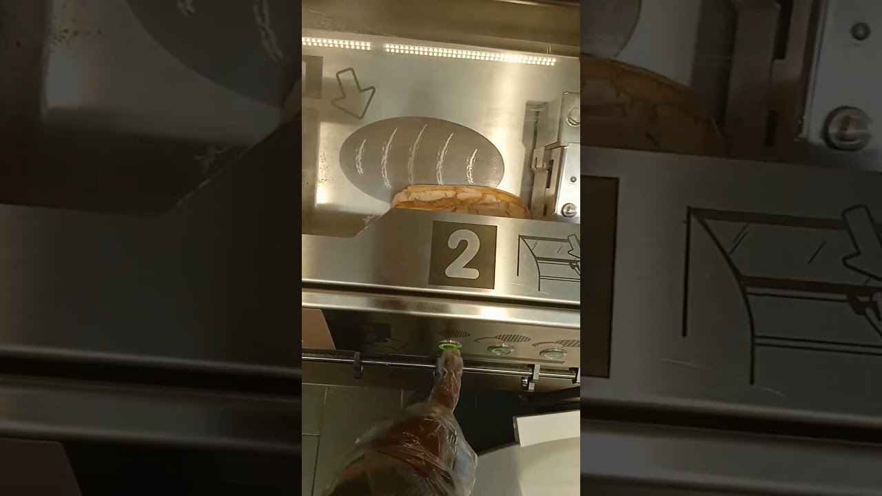 ALDI supermarket buying bread 🍞 and cutting on machine, 🇵🇹🇵🇹🇵🇹 #pizzalove #youtube