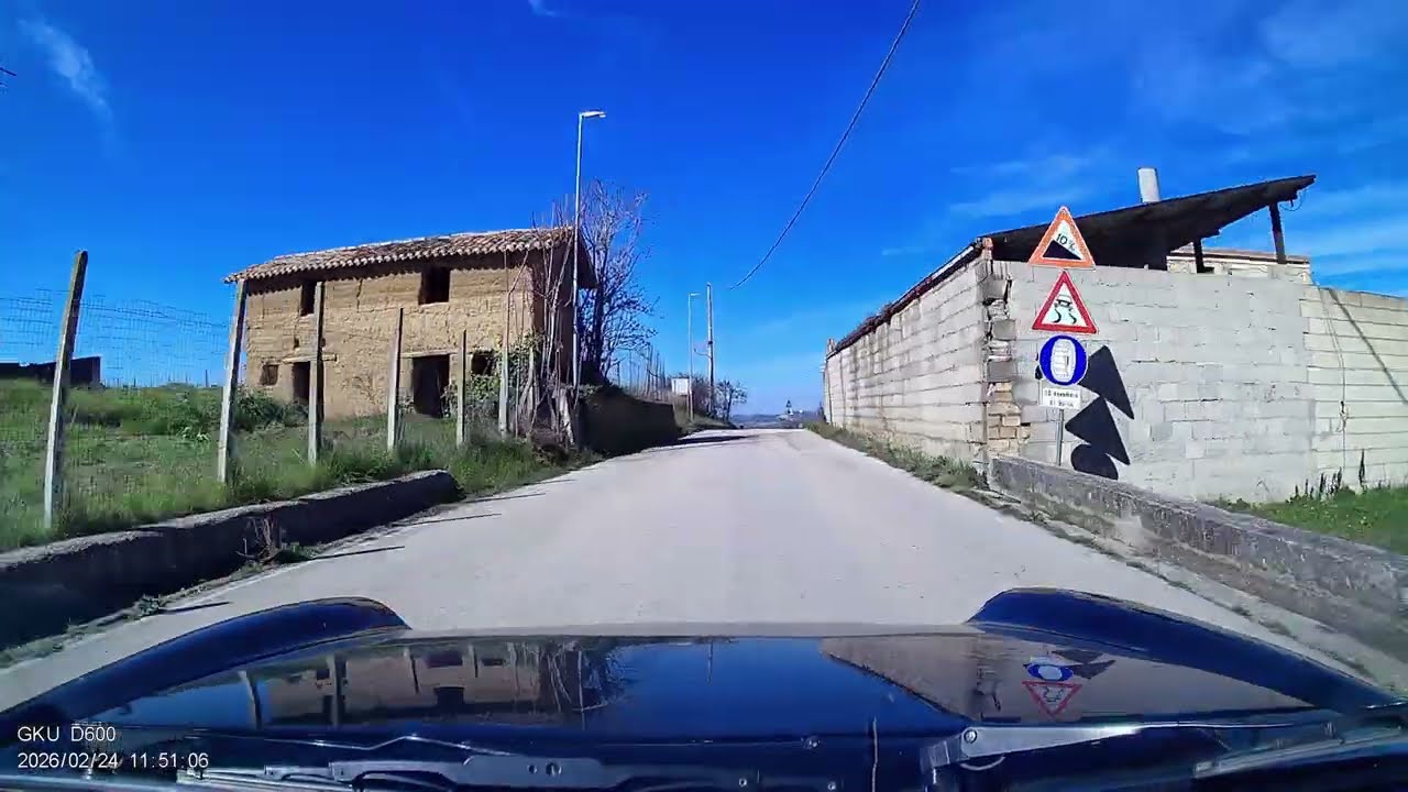 Alfa Romeo Spider drive in Abruzzo, Italy1 of 2