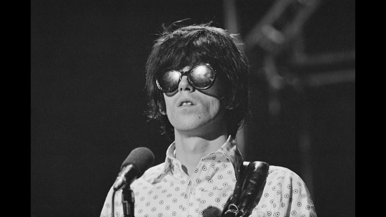 Keith Richards plays acoustic guitar and Brian's koto is in fact a harpsichord - Take It Or Leave It
