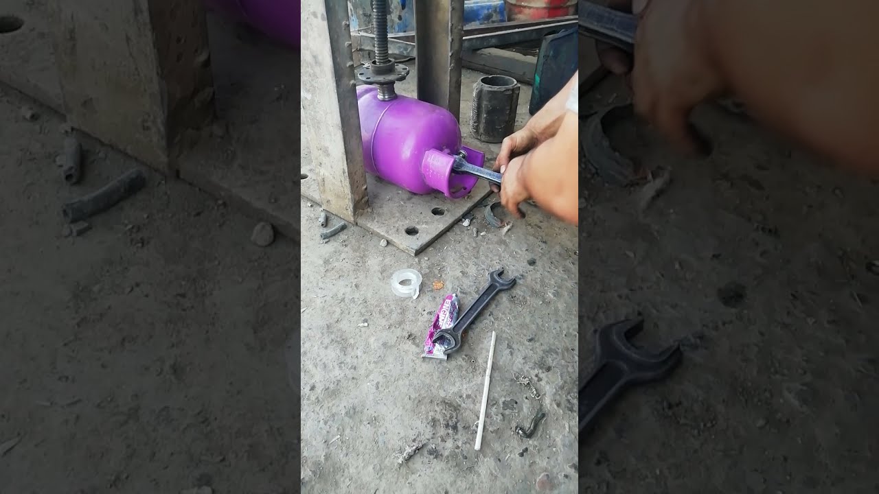 Как замена крайник газ балон,. كيف تغيير رأس الغاز.
