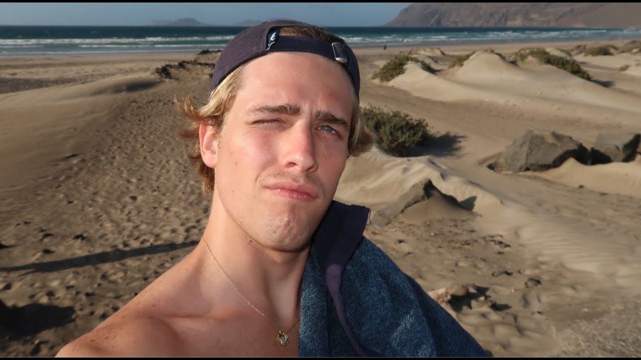 IF YOU COULD BRING SOMETHING TO A DESERTED ISLAND | LANZAROTE | @BORSOI