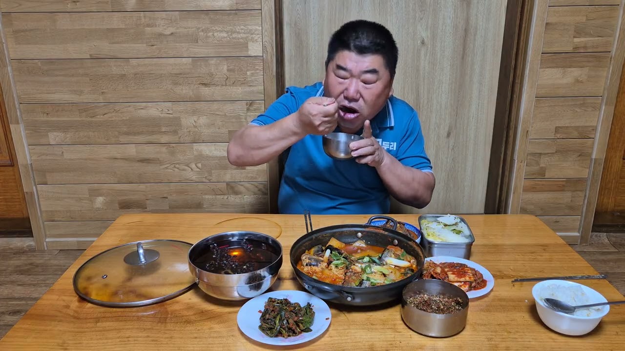 여동생이 갔다준 꽁치와  아침먹어요