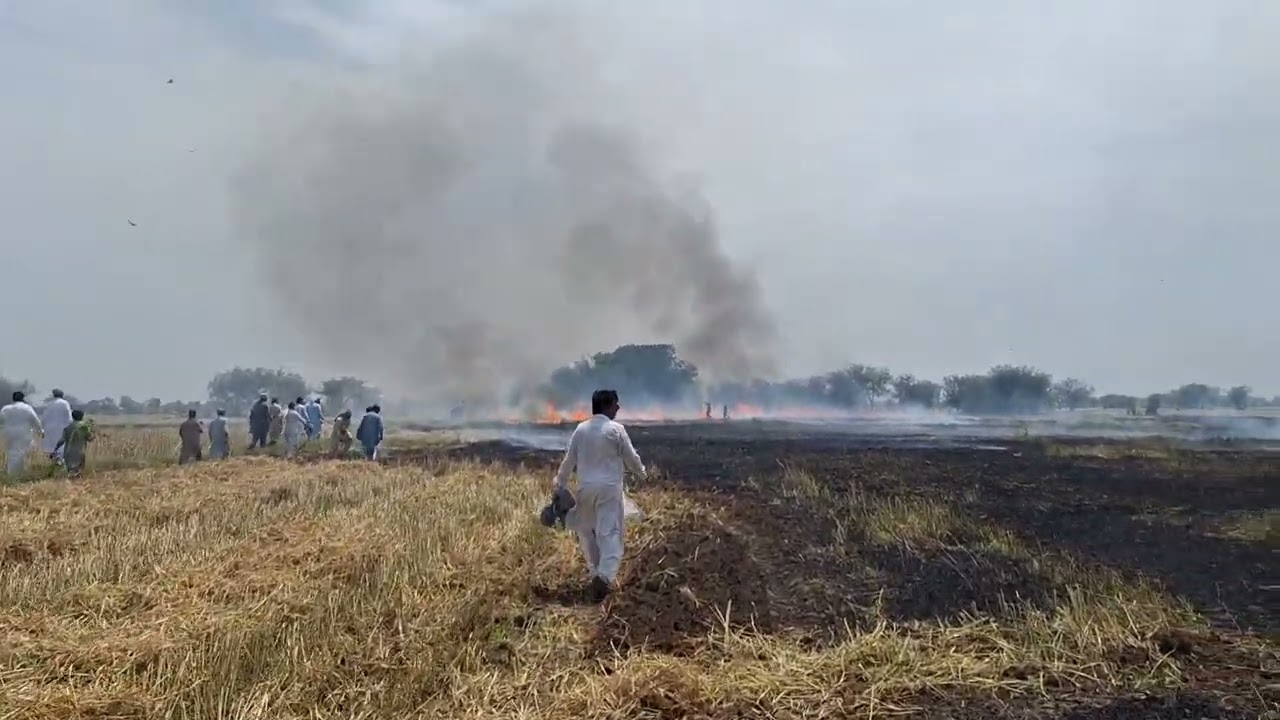 In Haji Chak dakhan Fire storm in crops May Allah protecto us Ameen!