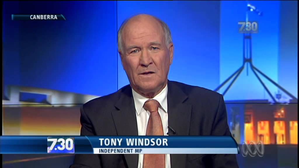Tony Windsor promises to stand again as parliament returns
