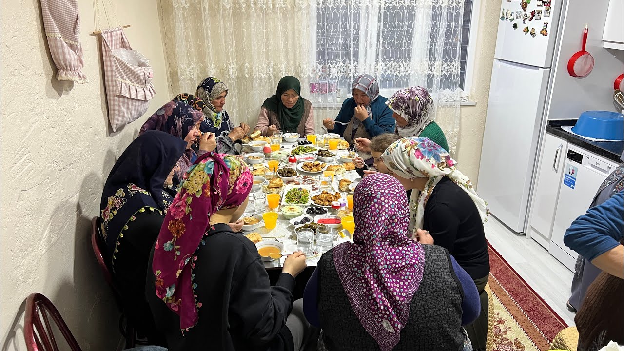 İftar daveti Bu akşam da Ayşe ablanın evine misafir oluyoruz
