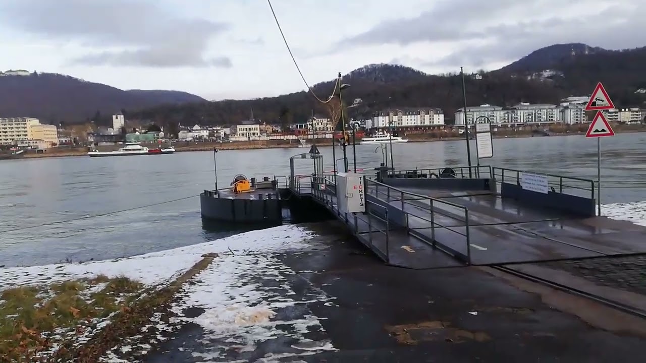 Schiffe im Rhein