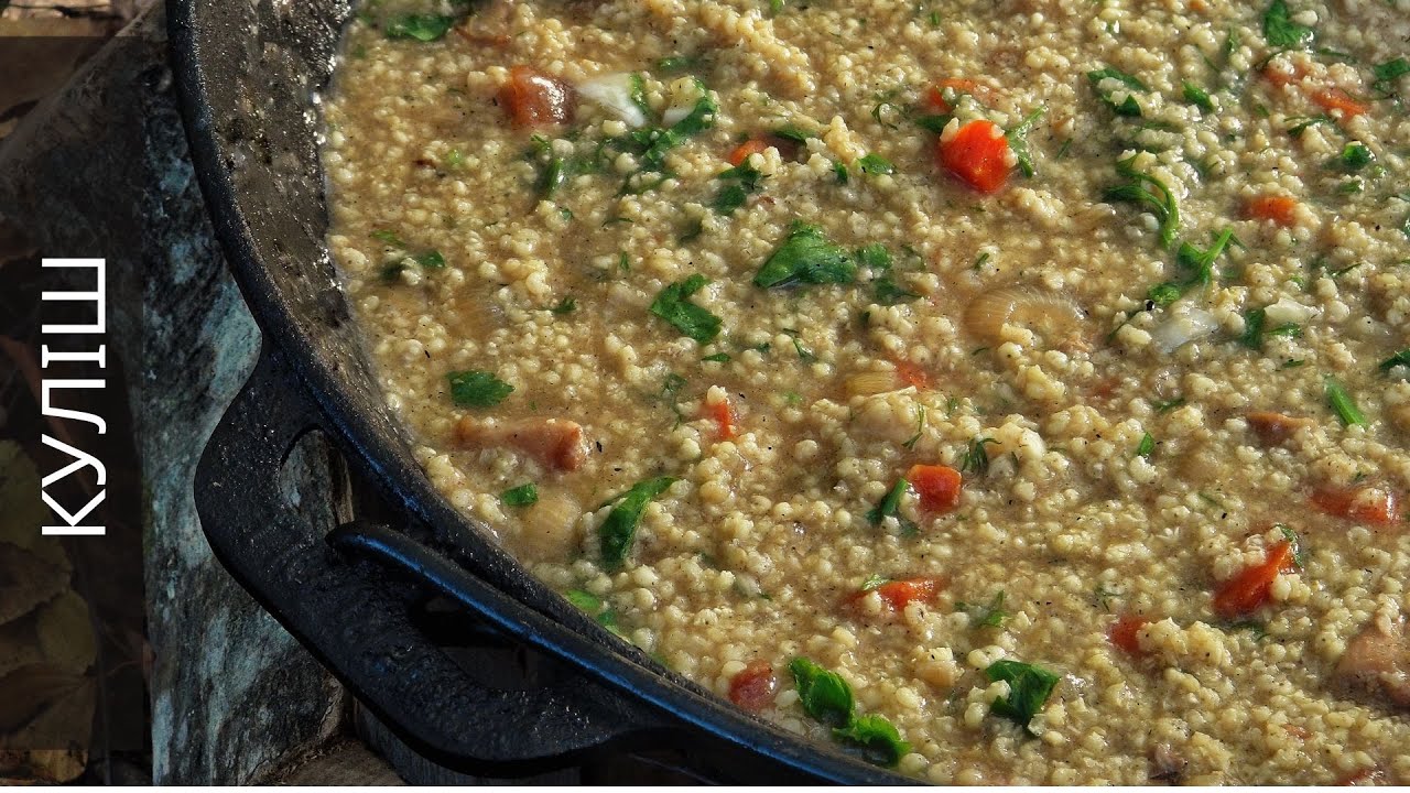 Козацький куліш  в казані на вогні