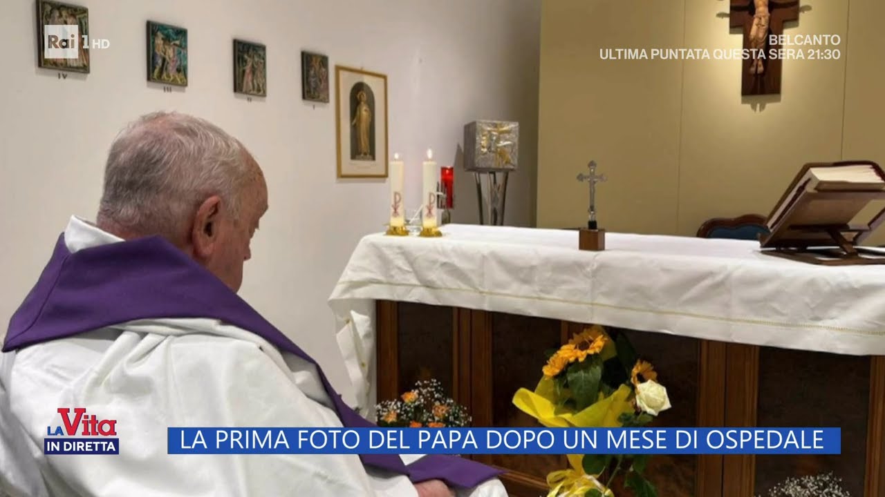 La prima foto di Papa Francesco dopo un mese di ricovero - La Vita in Diretta 17/03/2025