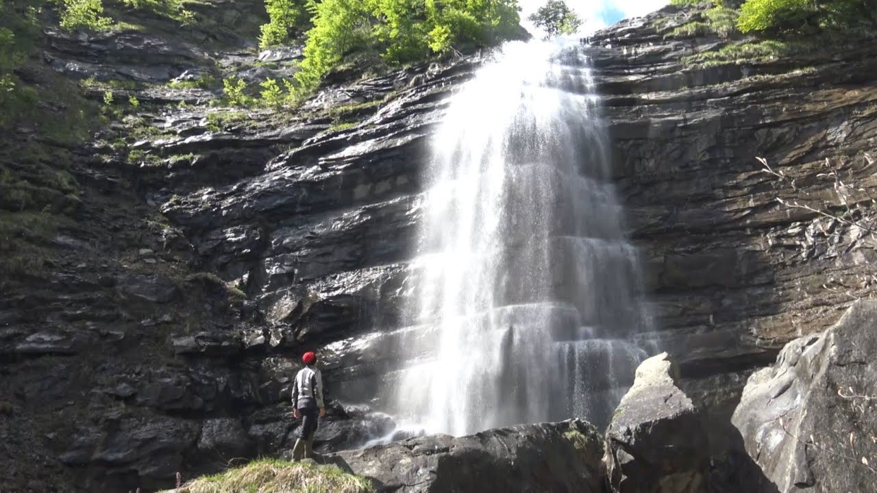 Cascate del Parco Laga - Gran Sasso. 4K Relaxing natural sounds of waterfalls
