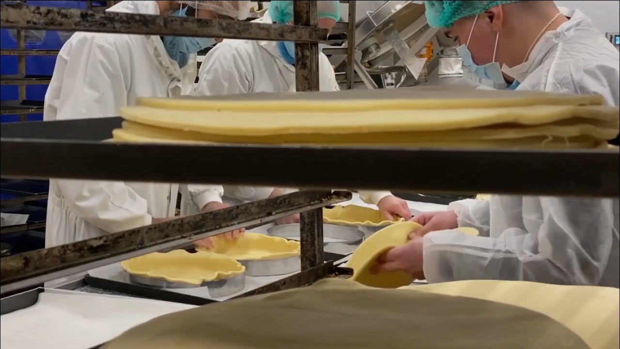 Fabrication quiches rondes, Alpes Frais Production, Rives, une société du groupe Valentin Traiteur