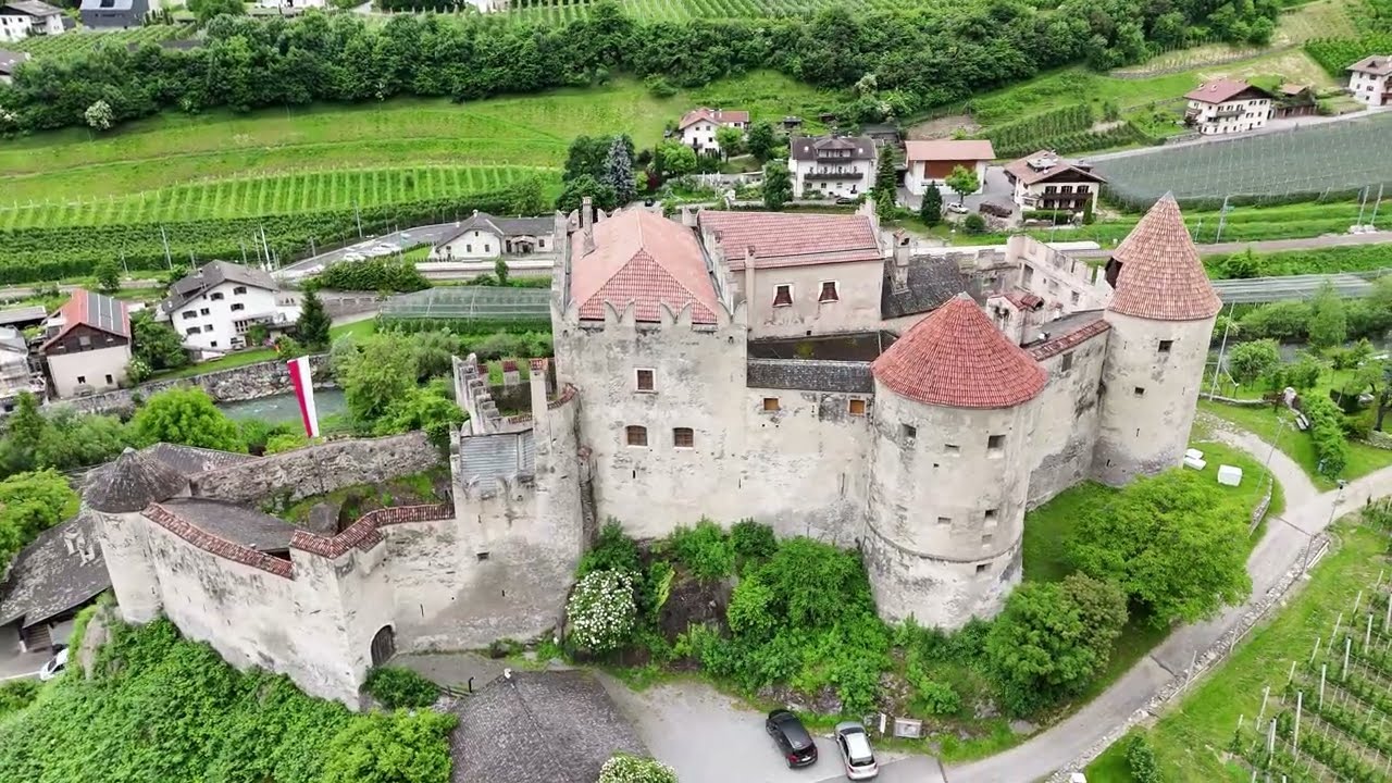 Schloss Kastelbell Castello di Castelbello Castle S&uuml;dtirol Alto Adige Val Venosta (Italy) Drone 4K