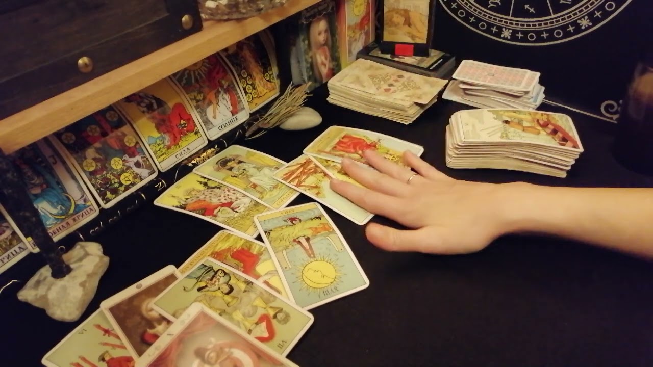Умершая женщина, передаёт важную информацию. Таро расклад