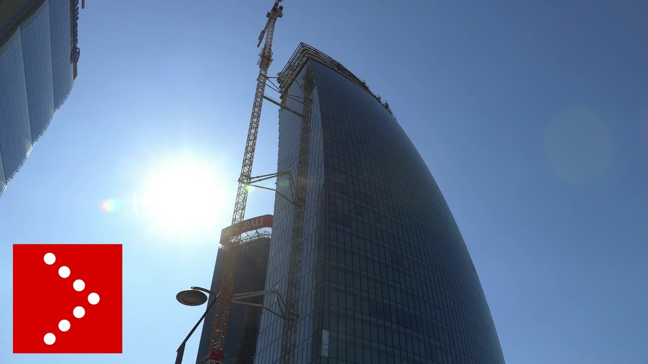Incidente sul lavoro a City Life: precipita piccola gru dal 29esimo piano della torre Libeskind