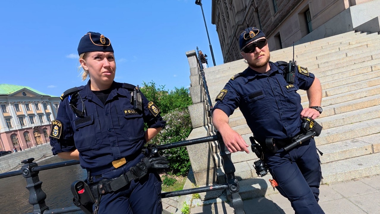 Konfronterar polis och demonstranter efter kaoset vid riksdagen