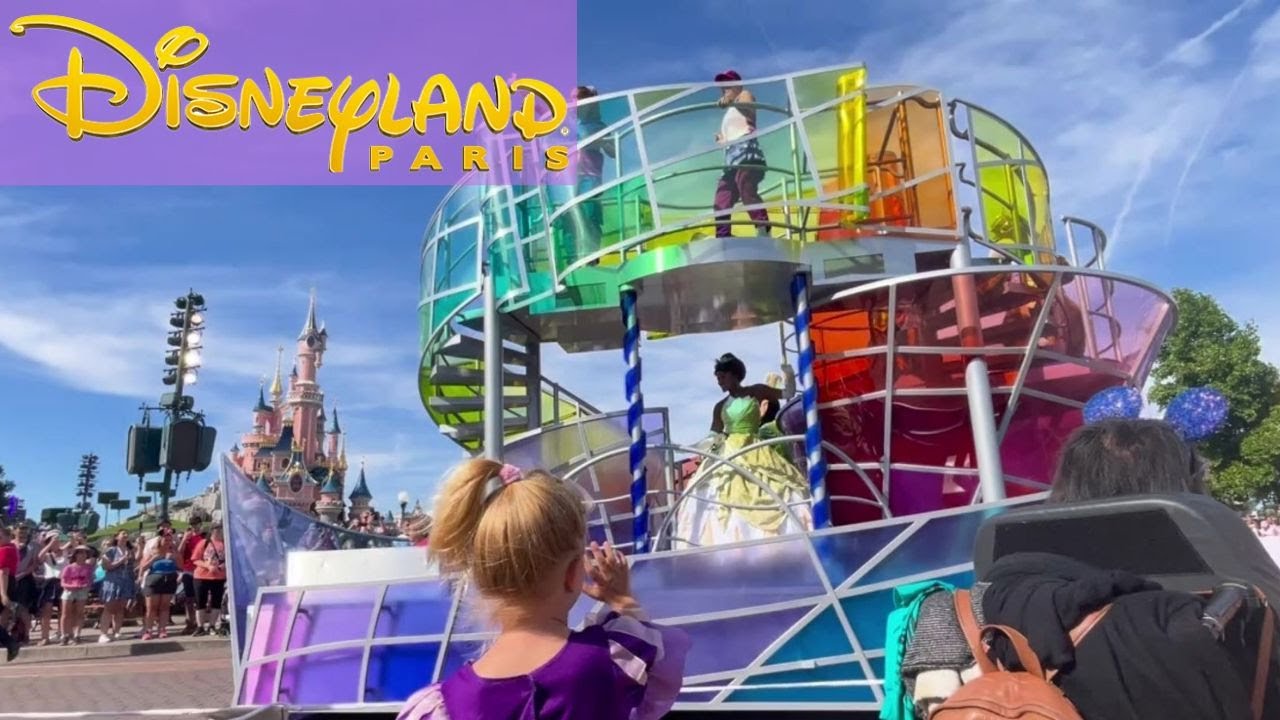 Parade 'Dream and Shine Brighter' Disneyland Paris
