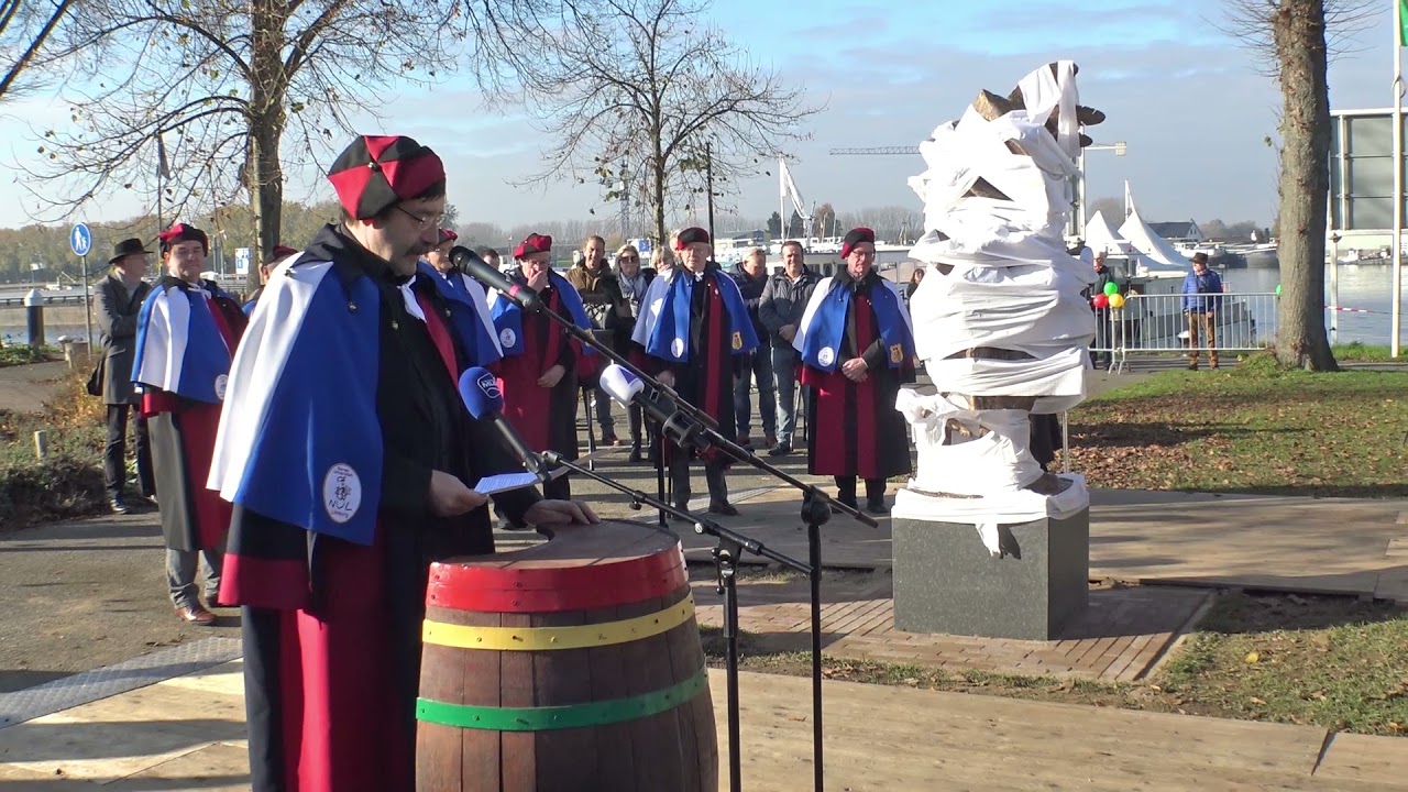 Pierre Cnoops buutreedner, onthulling van het standbeeld in Maasbracht,