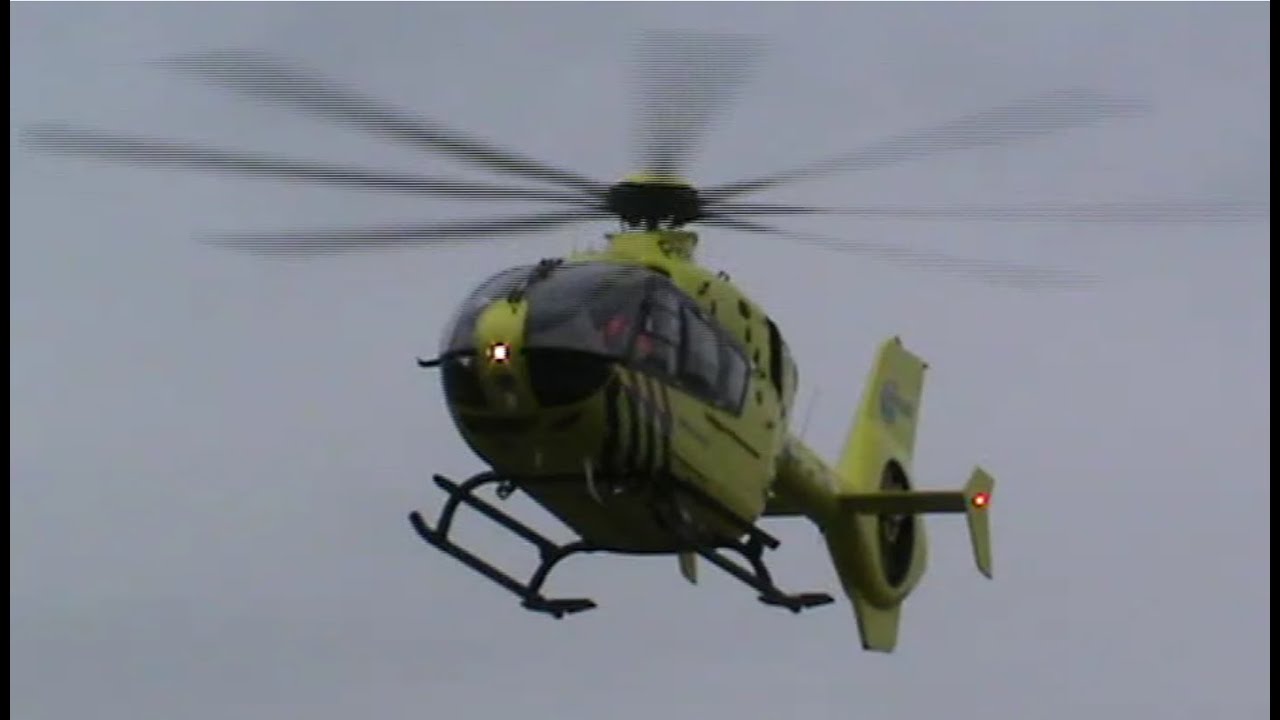 traumahelikopter PH-MAA opstijging en landing op the Hague airport.