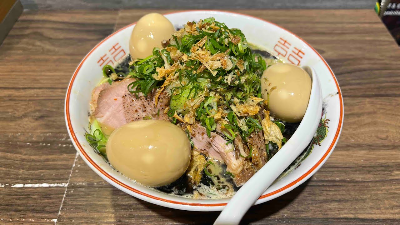 【御卓實驗室】麵屋黑心 限定 黑山焦蒜雞白湯拉麵 360元 兩顆溏心蛋 60 元