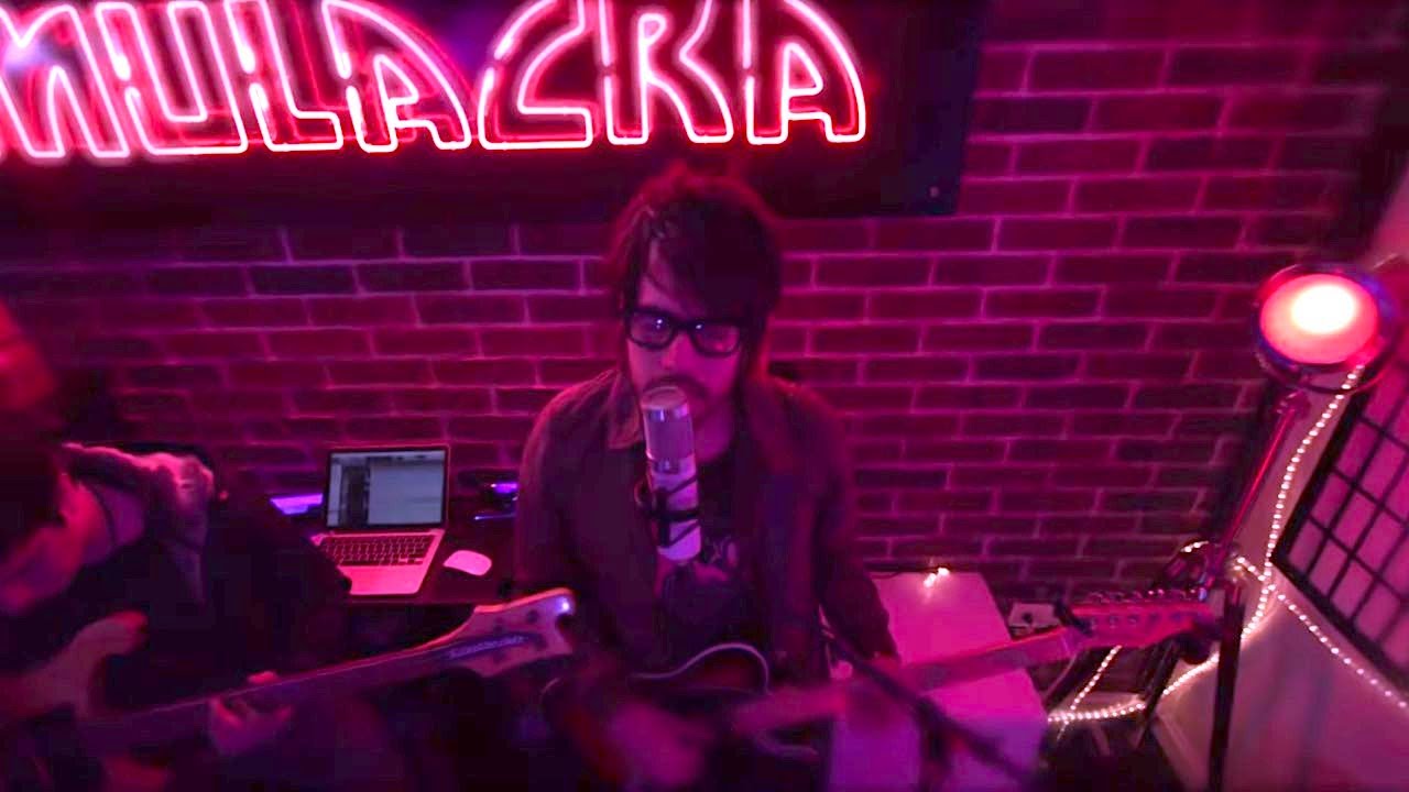 AVE - Electr&oacute;n (Video Oficial) #Simulacra