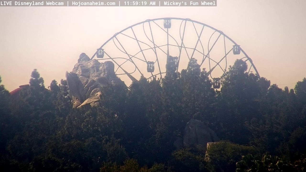 Mattercam 01/20/2026 04:16 - LIVE DISNEYLAND Webcam from Howard Johnson Hotel Anaheim