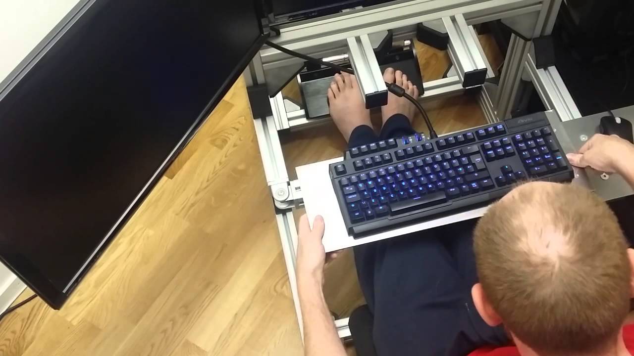 Keyboard tray function on sim racing rig