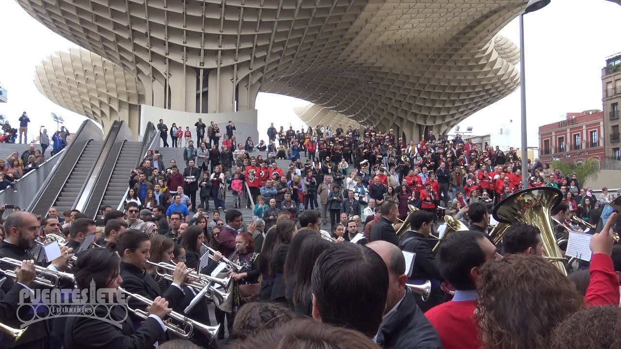 Desfile del IV Congreso Nacional de Bandas de Música Procesional. Sevilla 2015.