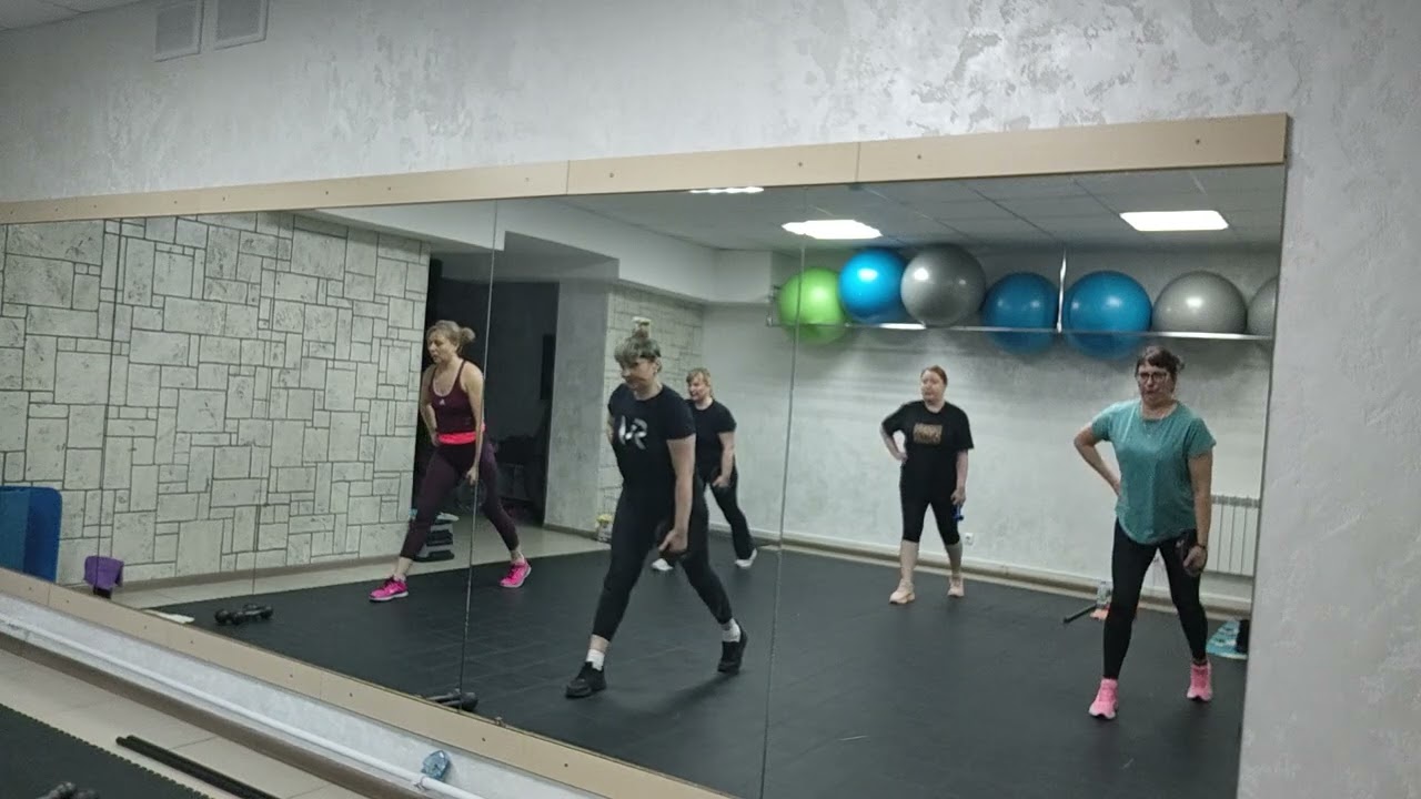 СИЛОВАЯ. БАРЫ 8-10кг. ГАНТЕЛИ 4-5кг. БЛИН 5кг.( 10*10*2) плюс пресс 