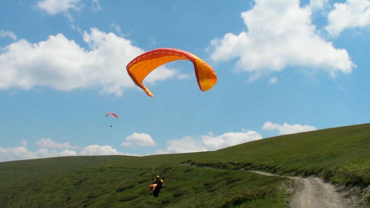 Soaring Heaven / Склоново реене с парапланер - Сопот, клуб СкайНомад