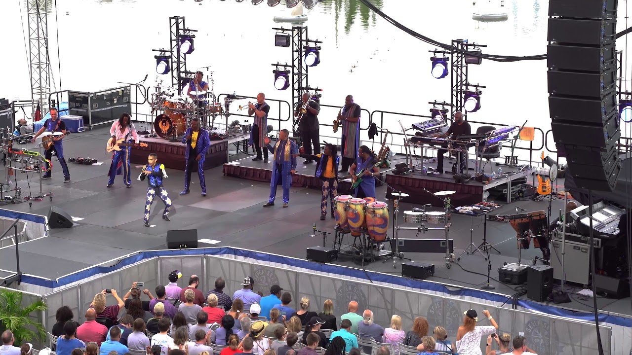 4K Earth Wind & Fire Can't Hide Love Live in Concert at Sea World Orlando May 5th 2019