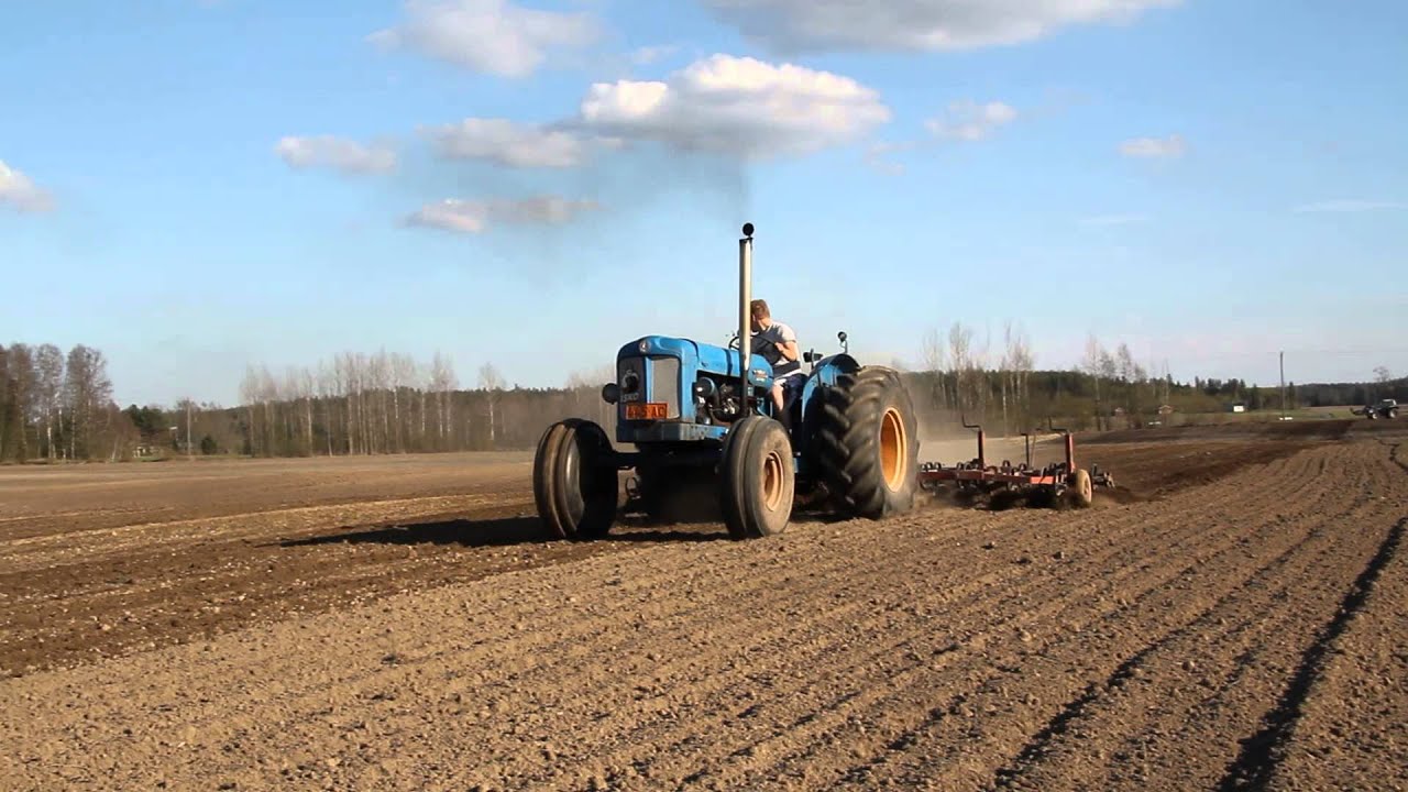Fordson Major 6 syl äestää / 6 cyl Major harrowing 1080P HD