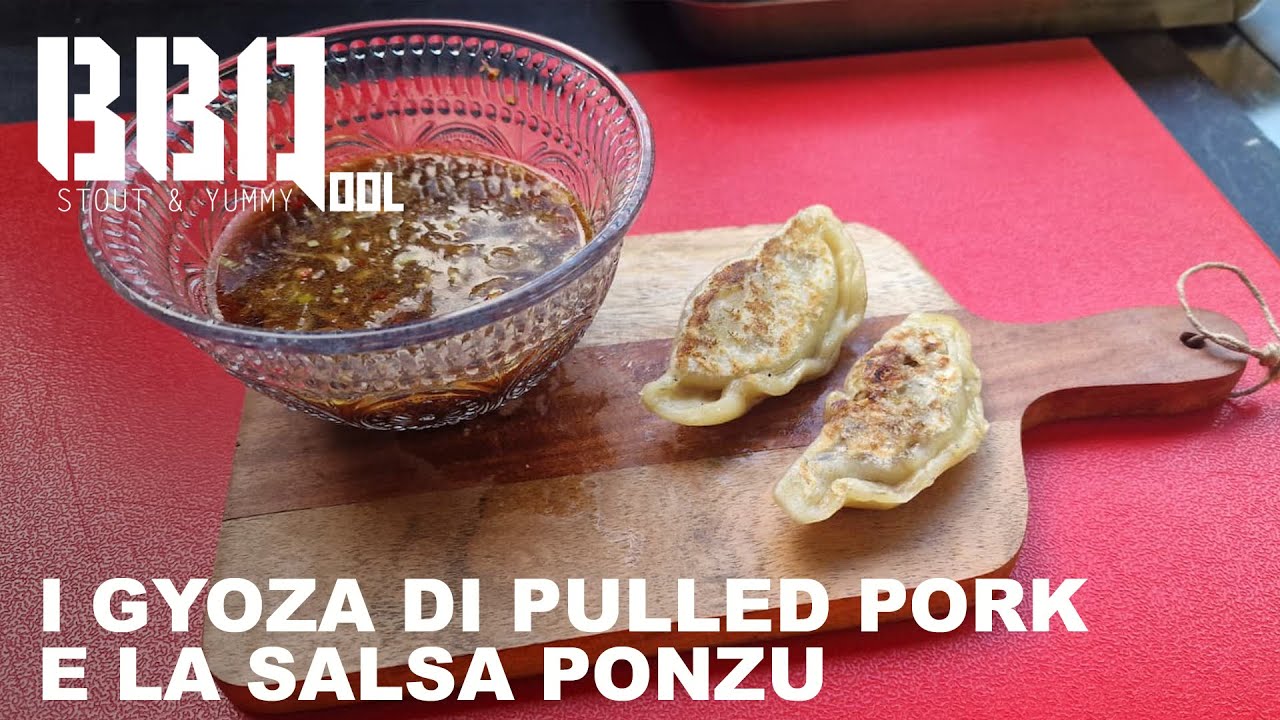 I gyoza di pulled pork alla griglia con la salsa ponzu