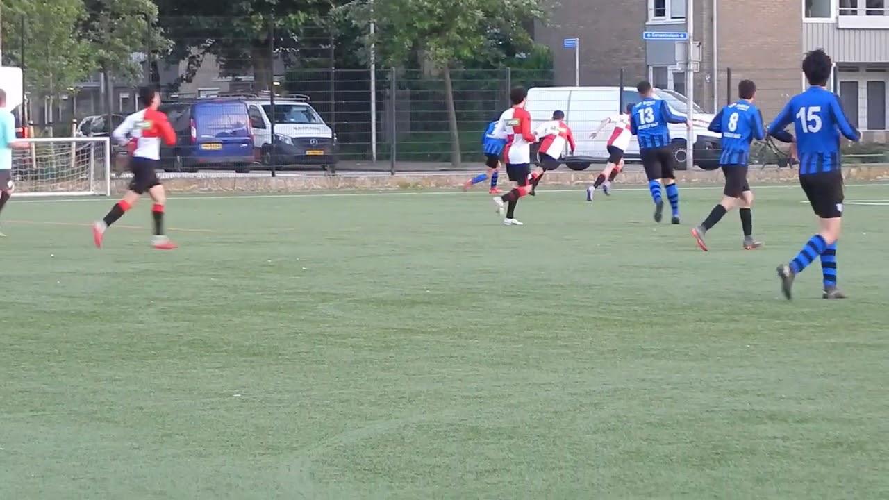 Leuke passeerbewegingen, strakke passes, slidings, hier valt veel te zien.