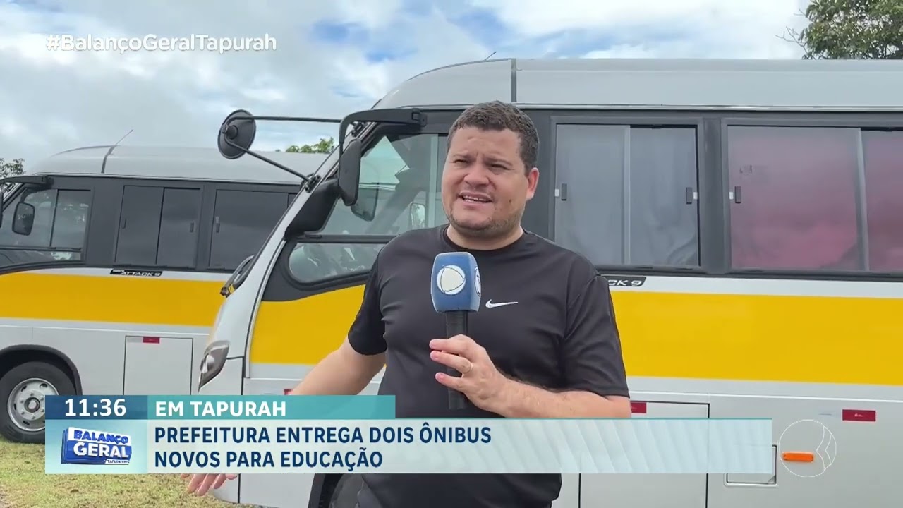 Prefeitura entrega dois ônibus novos para educação.