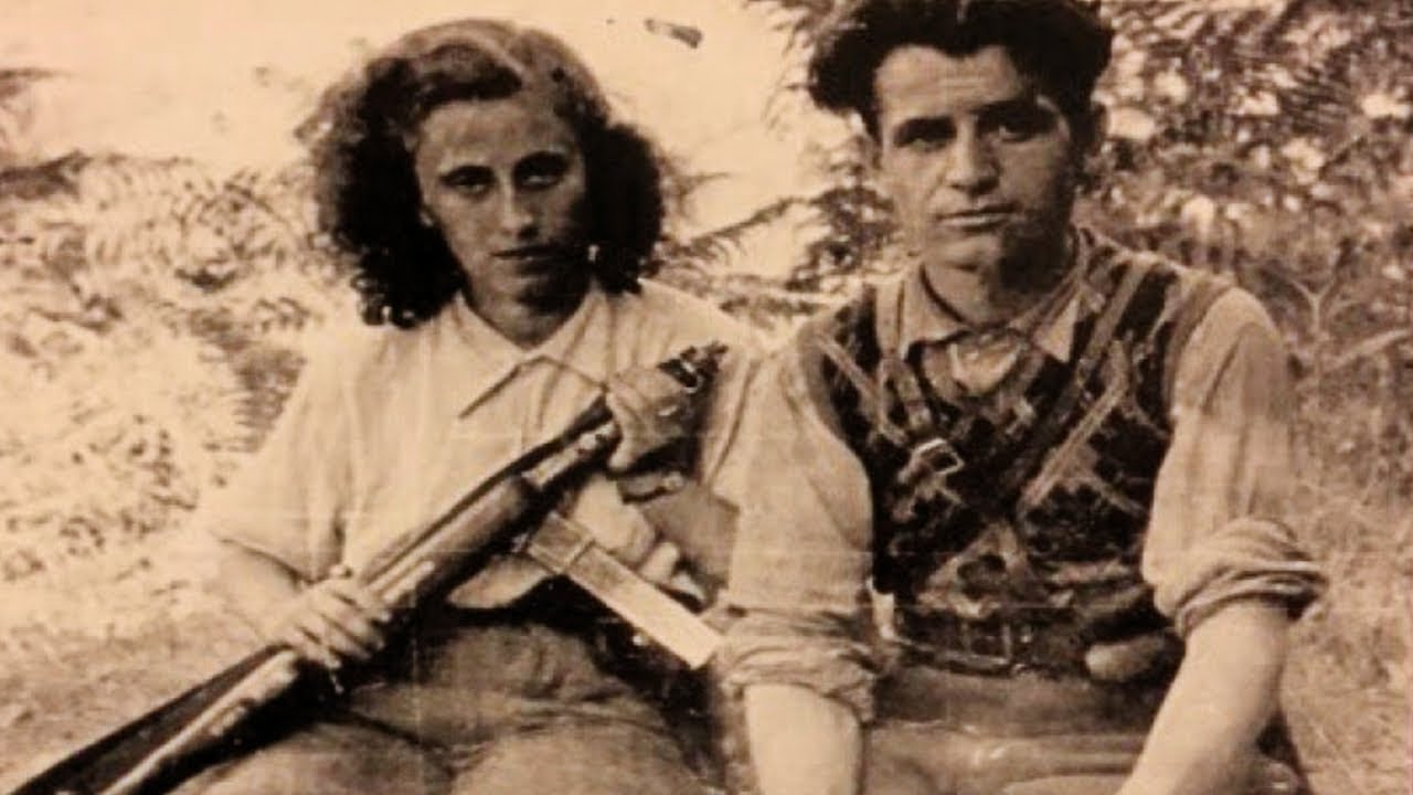 E FEJUARA E KAJO KARAFILIT/ MISTERET E LAMTUMIR&Euml;S