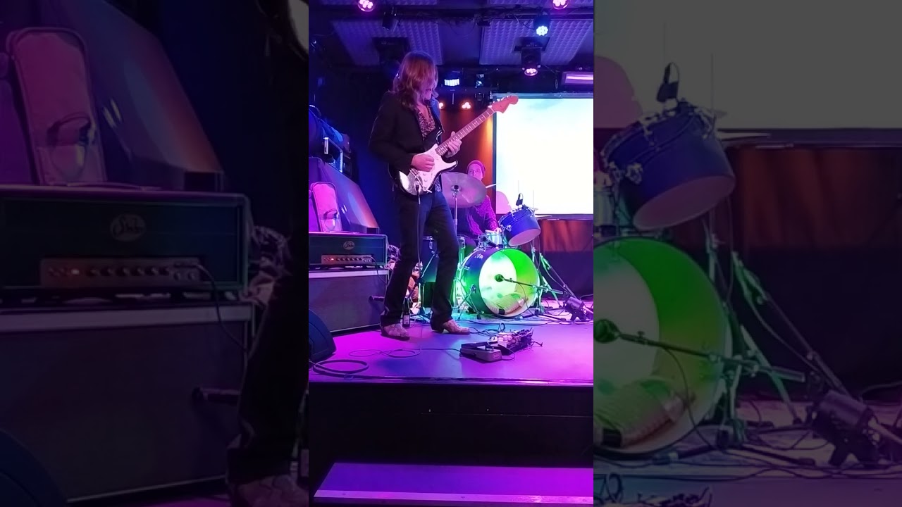 Jerome Hol guitar solo during the concert with Elektra!