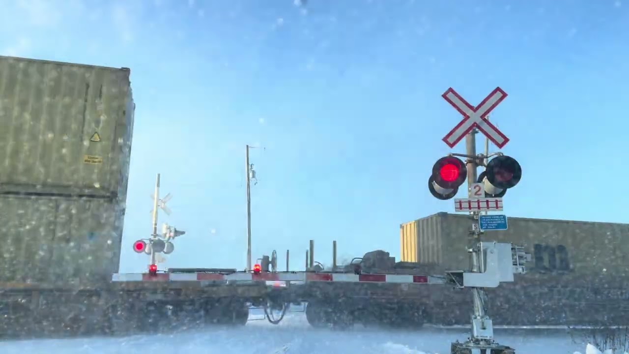 Westbound: CN 2966 & CN 8301 pulling intermodal freight | CN Kingston Sub | Jan. 23, 2026