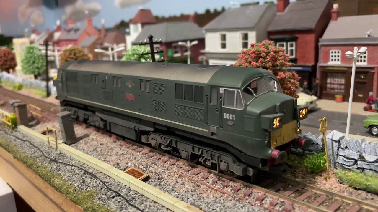 Class 41 Warship Diesel Locomotive number D601 Ark Royal  Exclusive to Kernow Model Rail Centre