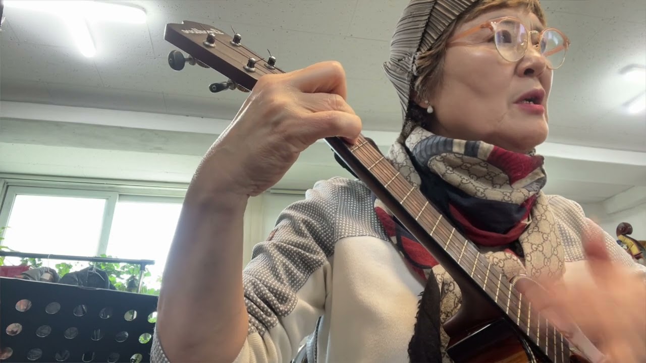 #takemehomecountryroad  #johndenver  #ukulele  #cathyukulele #popsong 