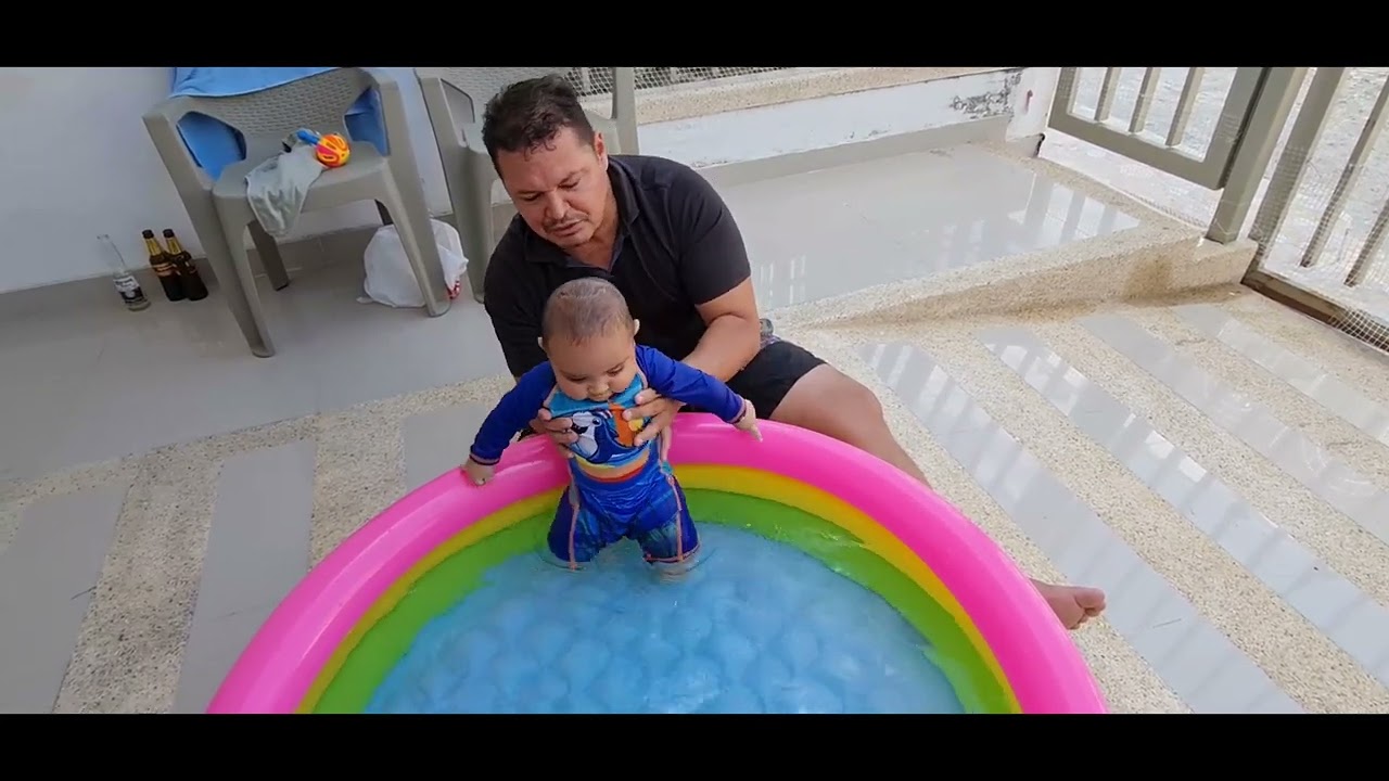 NATACIÓN PARA BEBES DE 5 MESES