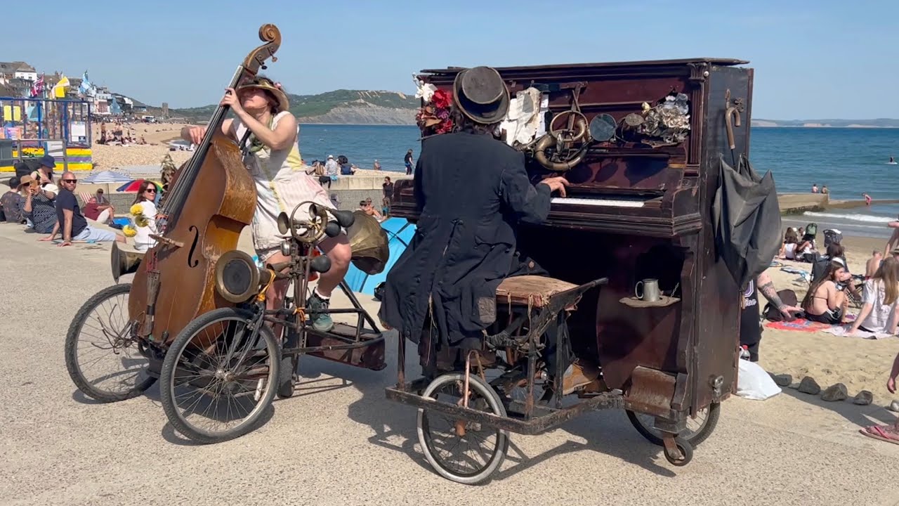 Beside the Seaside with Rimski & Handkerchief