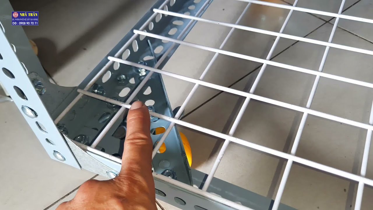 Установка 4-ярусной полки с V-образными отверстиями и колесами | Продажа фруктов @NHATRANCHANNEL